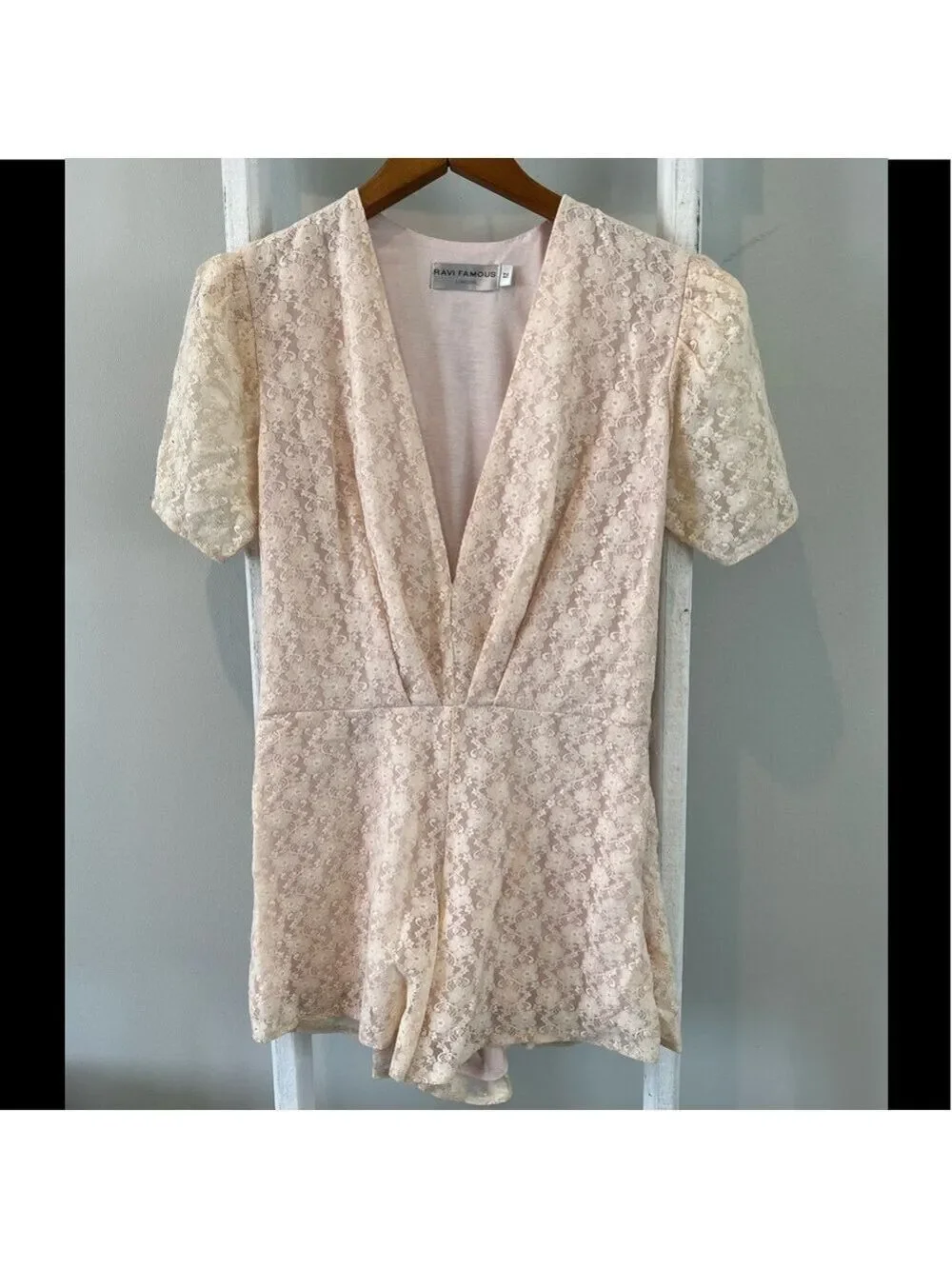 𝅺ravi Famous lace deep v romper size 12